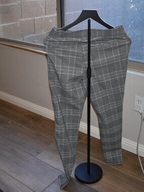 Simply Vera Stretch Pants size medium